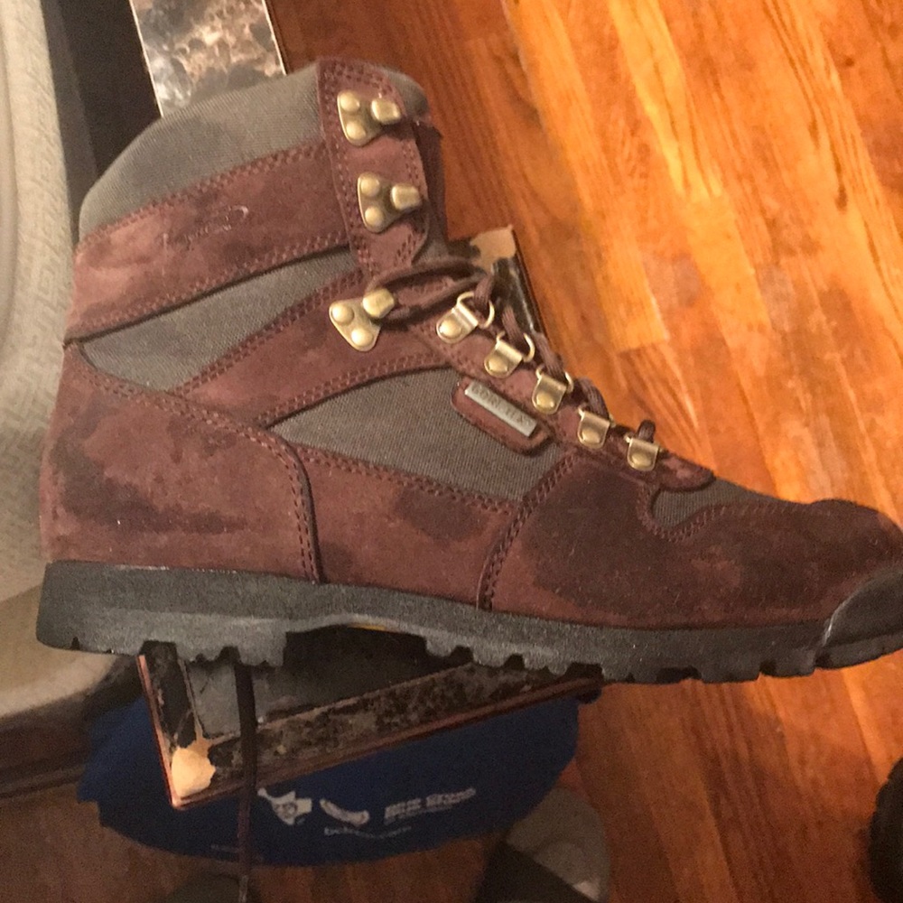 Size 10 Gortex beef and broccoli boots